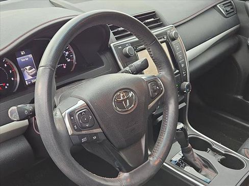 Used 2015 Toyota Camry SE w/ Moonroof Package FWD image 9