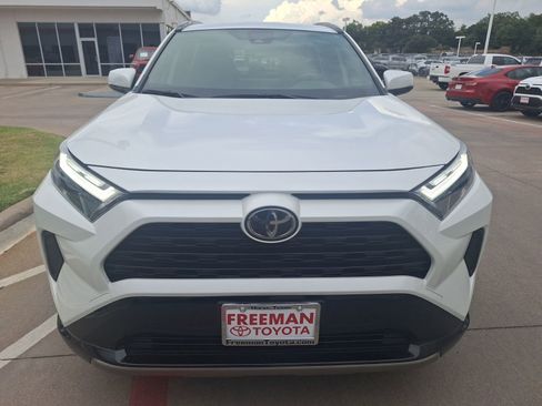 Used 2025 Toyota RAV4 SE image 9