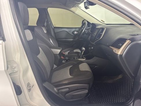 Used 2016 Jeep Cherokee Sport w/ Cold Weather Group image 4