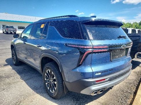 Used 2024 Chevrolet Traverse Z71 AWD/4WD image 2