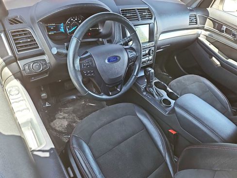 Used 2018 Ford Explorer XLT w/ Equipment Group 202A FWD image 10