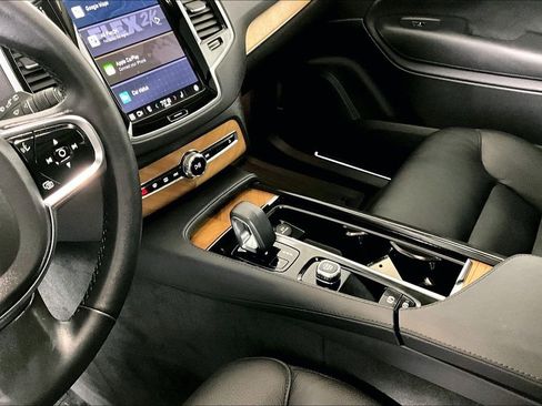 Used 2024 Volvo XC90 B6 Plus image 17