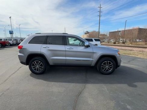 Used 2017 Jeep Grand Cherokee Limited image 9