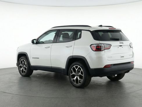 Used 2025 Jeep Compass Limited AWD/4WD image 6