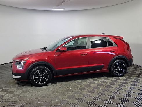 Used 2025 Kia Niro LX FWD image 11