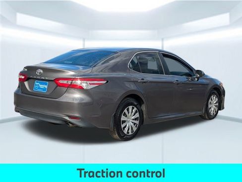 Used 2018 Toyota Camry L image 6