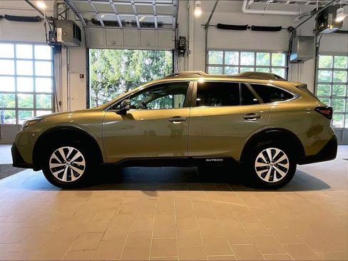 Used 2022 Subaru Outback Premium AWD/4WD image 3