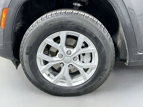 Used 2024 Jeep Grand Cherokee Limited w/ Luxury Tech Group II image 32