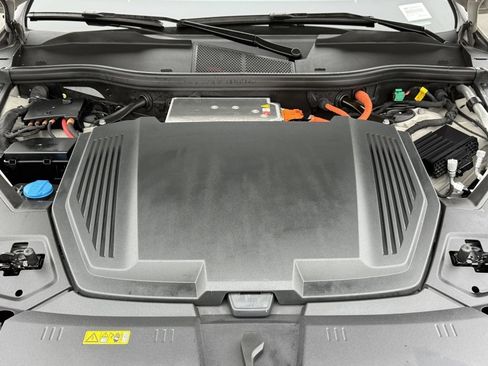 Used 2022 Audi e-tron Premium image 34
