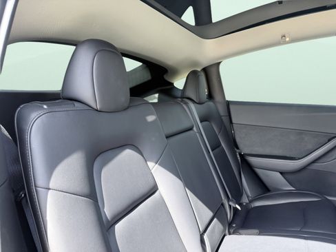 Used 2022 Tesla Model Y Performance image 36
