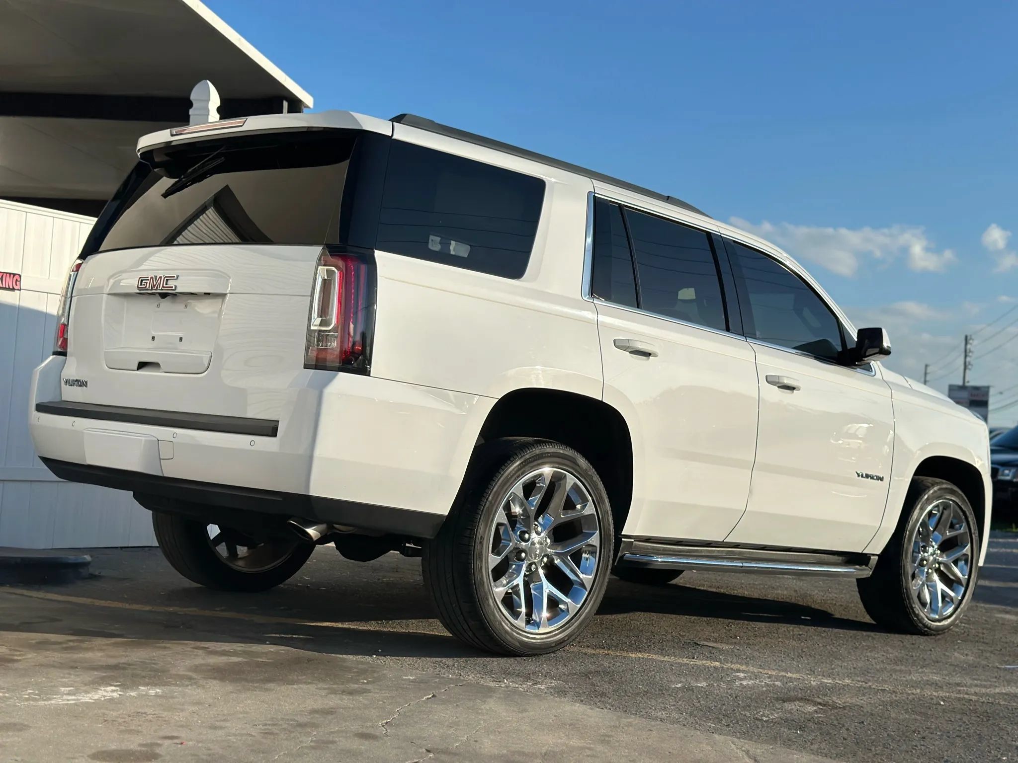 Used 2017 GMC Yukon SLE w/ Convenience Package RWD image 3