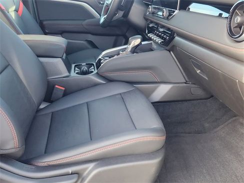 Used 2025 Chevrolet Colorado Z71 w/ Z71 Convenience Package 2 image 24