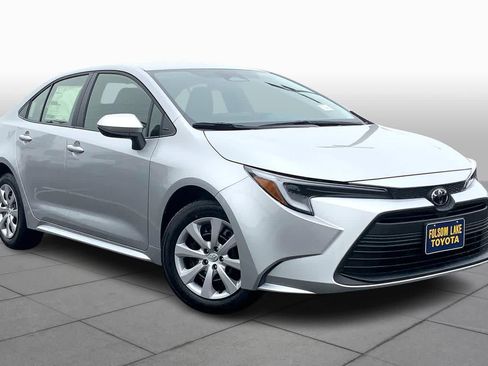 Used 2026 Toyota Corolla LE w/ LE Premium Package FWD image 2