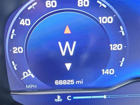 Used 2023 Chevrolet Suburban LT image 7