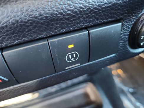 Used 2017 Jeep Wrangler Sahara w/ Connectivity Group image 33