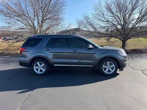 Used 2018 Ford Explorer XLT w/ Equipment Group 201A image 2