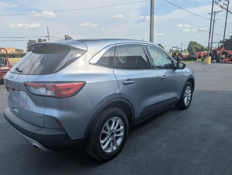Used 2022 Ford Escape SE AWD/4WD image 8