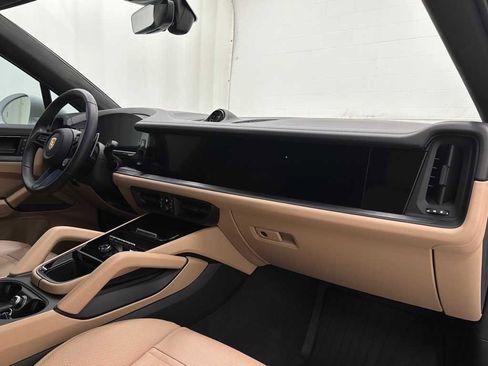 Used 2025 Porsche Cayenne GTS image 17