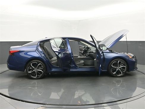 Used 2023 Nissan Altima 2.5 SR image 57