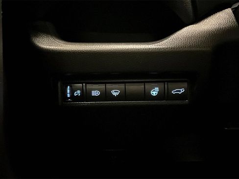 Used 2021 Toyota RAV4 XLE Premium image 16