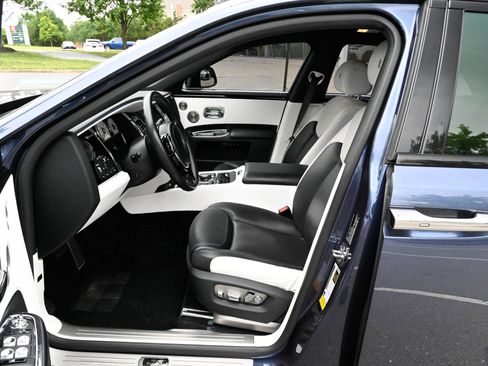 Used 2018 Rolls-Royce Ghost RWD image 17