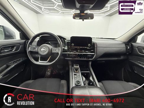 Used 2025 Nissan Pathfinder SV AWD/4WD image 14