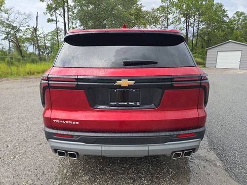 Used 2025 Chevrolet Traverse LT w/ LPO, Floor Liner Package FWD image 4