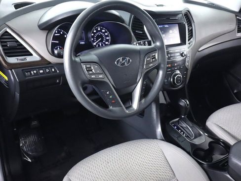 Used 2019 Hyundai Santa Fe XL SE image 9