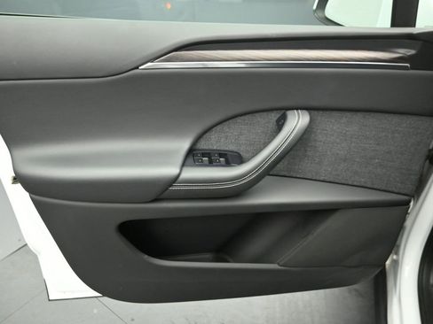 Used 2022 Tesla Model X image 17