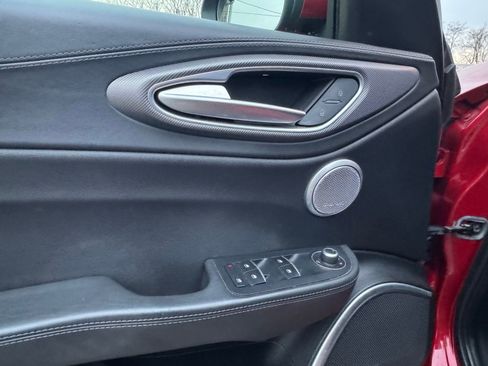 Used 2017 Alfa Romeo Giulia Ti w/ TI 19" Sport Package image 28