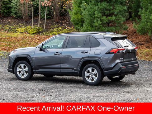 Used 2021 Toyota RAV4 LE image 5