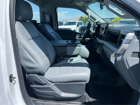 Certified 2026 Ford F550 4x4 Regular Cab Super Duty w/ XL Chrome Package image 17