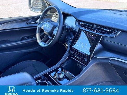 Used 2023 Jeep Grand Cherokee L Laredo image 10