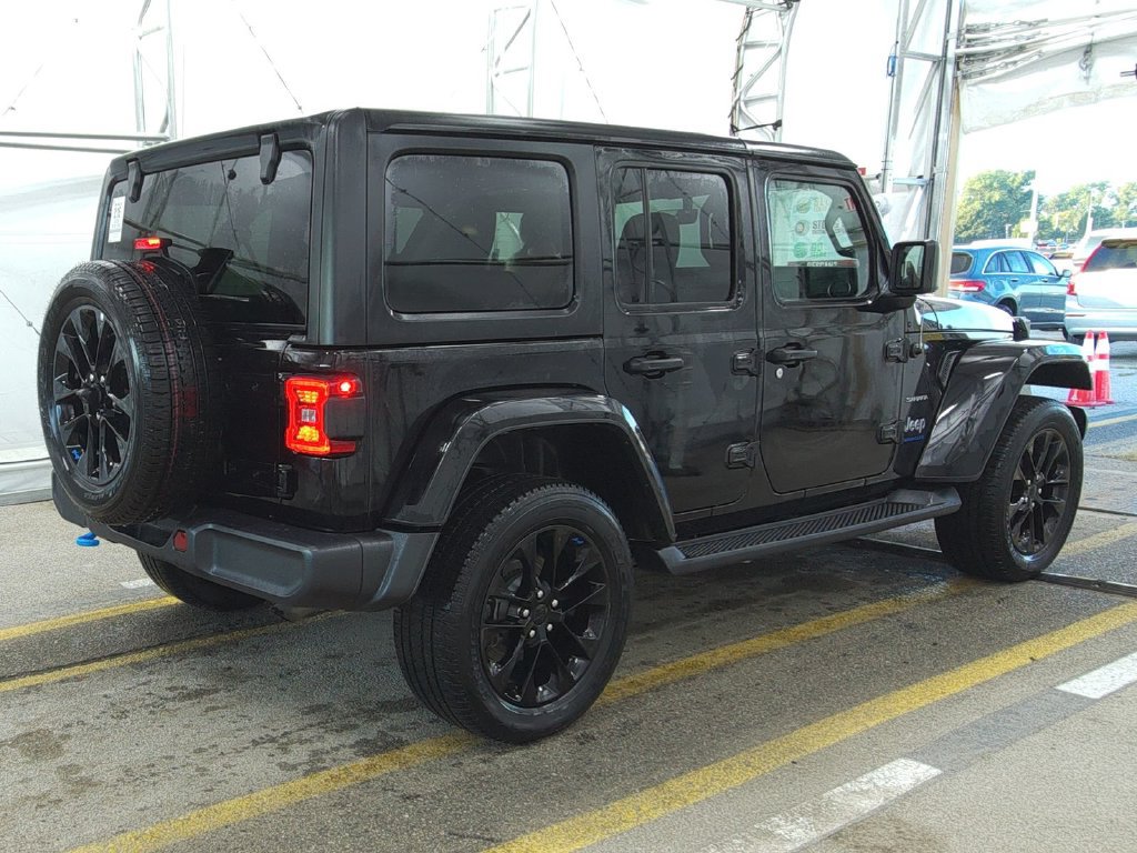 Used 2023 Jeep Wrangler Unlimited Sahara w/ Cold Weather Group AWD/4WD image 2