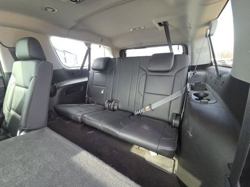 Used 2018 Chevrolet Suburban LT image 17