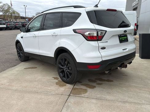 Used 2018 Ford Escape SE w/ SE Sport Appearance Package AWD/4WD image 3
