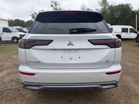 Used 2025 Mitsubishi Outlander SE AWD/4WD image 4
