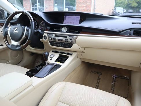 Used 2013 Lexus ES 350 w/ Luxury Pkg FWD image 11