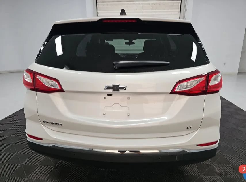 Used 2018 Chevrolet Equinox LT FWD image 4