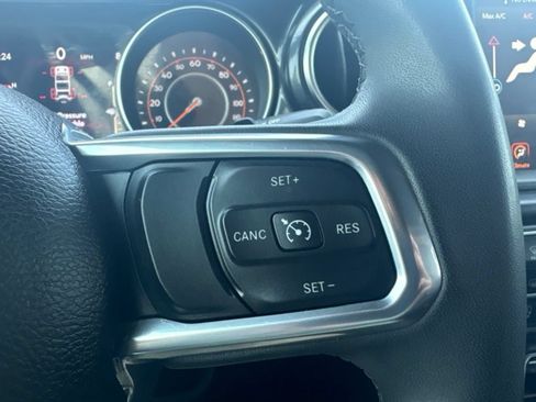 Used 2023 Jeep Wrangler Unlimited Sahara AWD/4WD image 10