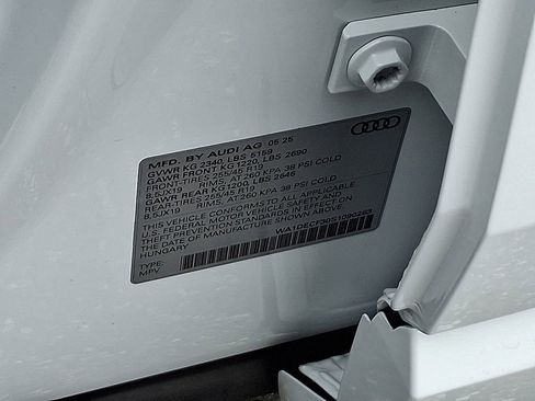 New 2025 Audi Q3 2.0T Premium image 10