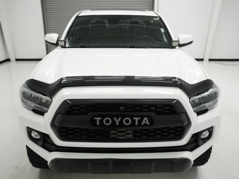 Used 2021 Toyota Tacoma TRD Off-Road w/ TRD Premium Off Road Package AWD/4WD image 2