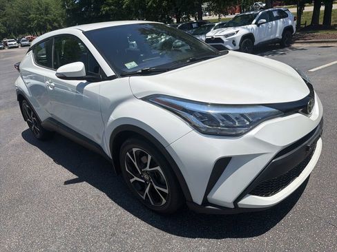Used 2020 Toyota C-HR XLE FWD image 4