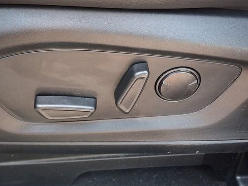 Used 2023 Ford Explorer XLT w/ Equipment Group 202A AWD/4WD image 28