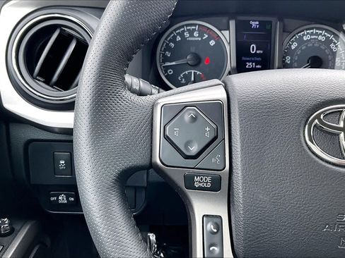 Used 2022 Toyota Tacoma SR5 w/ Technology Package AWD/4WD image 23
