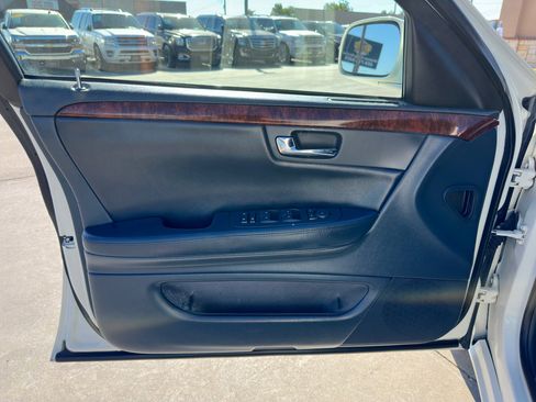 Used 2009 Cadillac DTS Limousine image 44