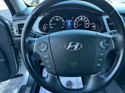 Used 2012 Hyundai Genesis 3.8 image 12