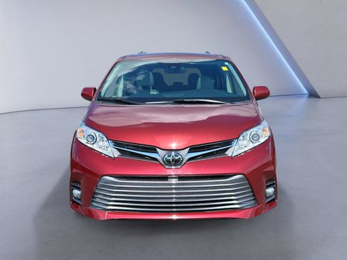 Used 2019 Toyota Sienna XLE w/ XLE Navigation Package FWD image 8