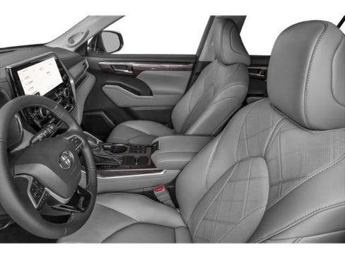 New 2026 Toyota Highlander Platinum image 9