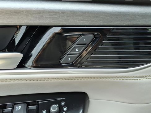 Used 2025 Jeep Wagoneer Series III w/ Premium Group I AWD/4WD image 15